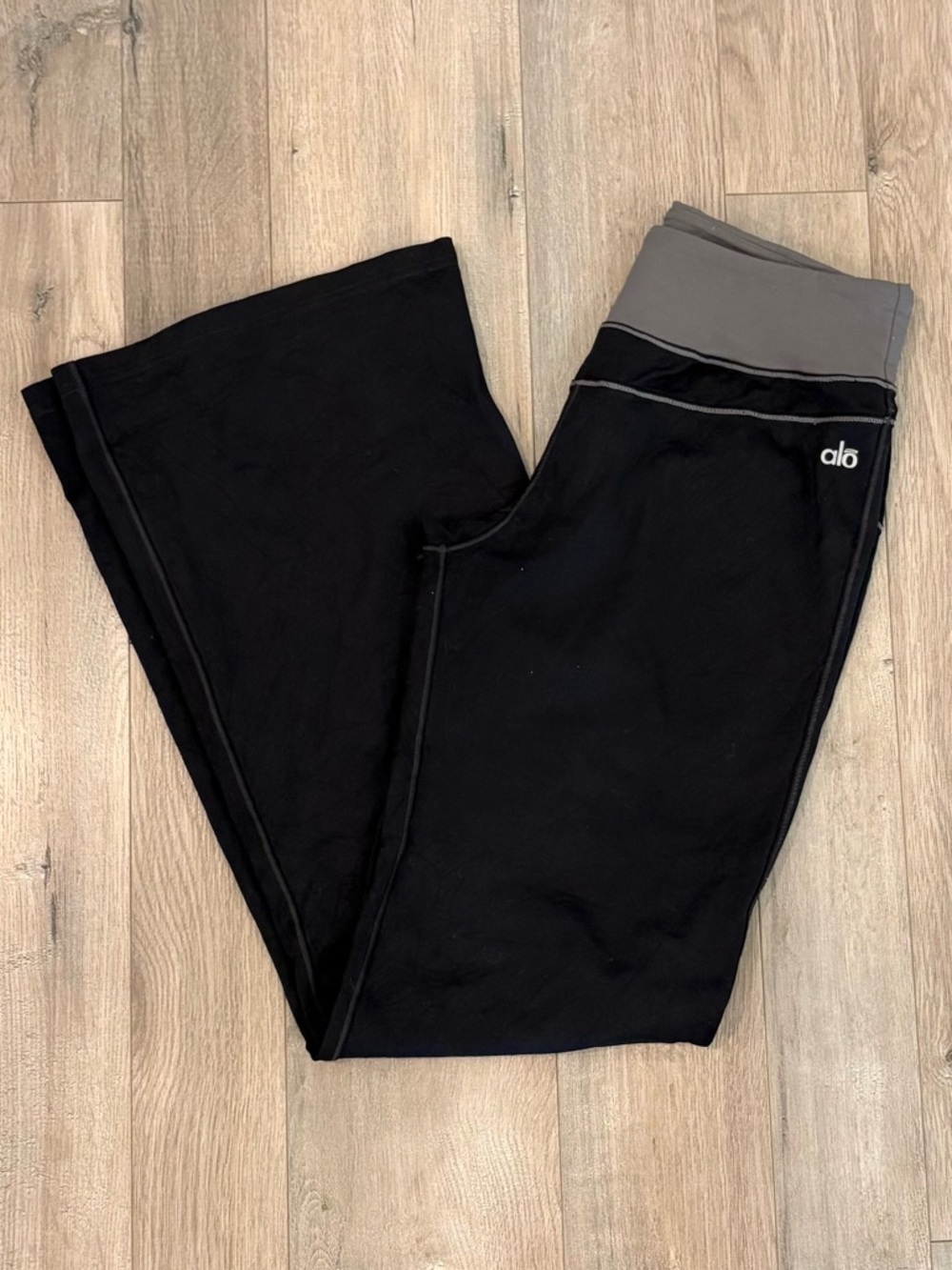 ALO Yoga Black Flare Leggings Gray Contrast Waistband Y2K